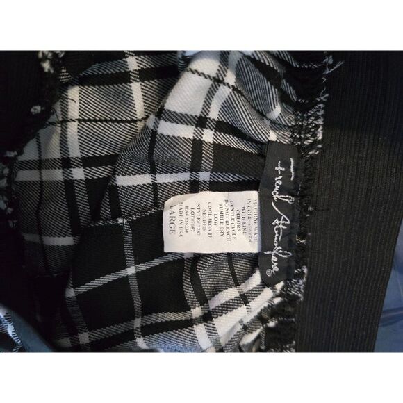 Black & White Plaid Mini Skirt With Zipper Pockets whimsygoth schoolgirl Y2K - Picture 6 of 7